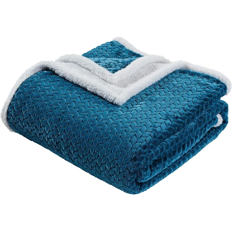 Home Essentials by Décor&More Braided Sherpa Blanket