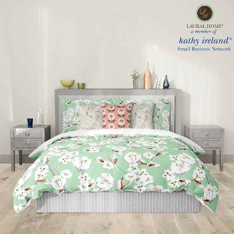 Laural Home kathy ireland® Small Business Network Member Retro Floral Mint Queen Comforter - Full - Queen